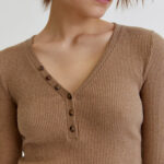 Ribbed Cropped T-Shirt With Buttons - Image 3